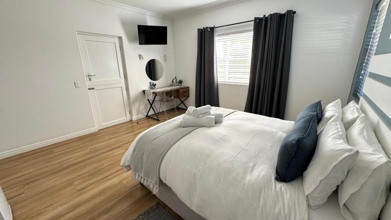 Plett57 - Self Catering - Room No1 Plettenberg Bay Bagian luar foto